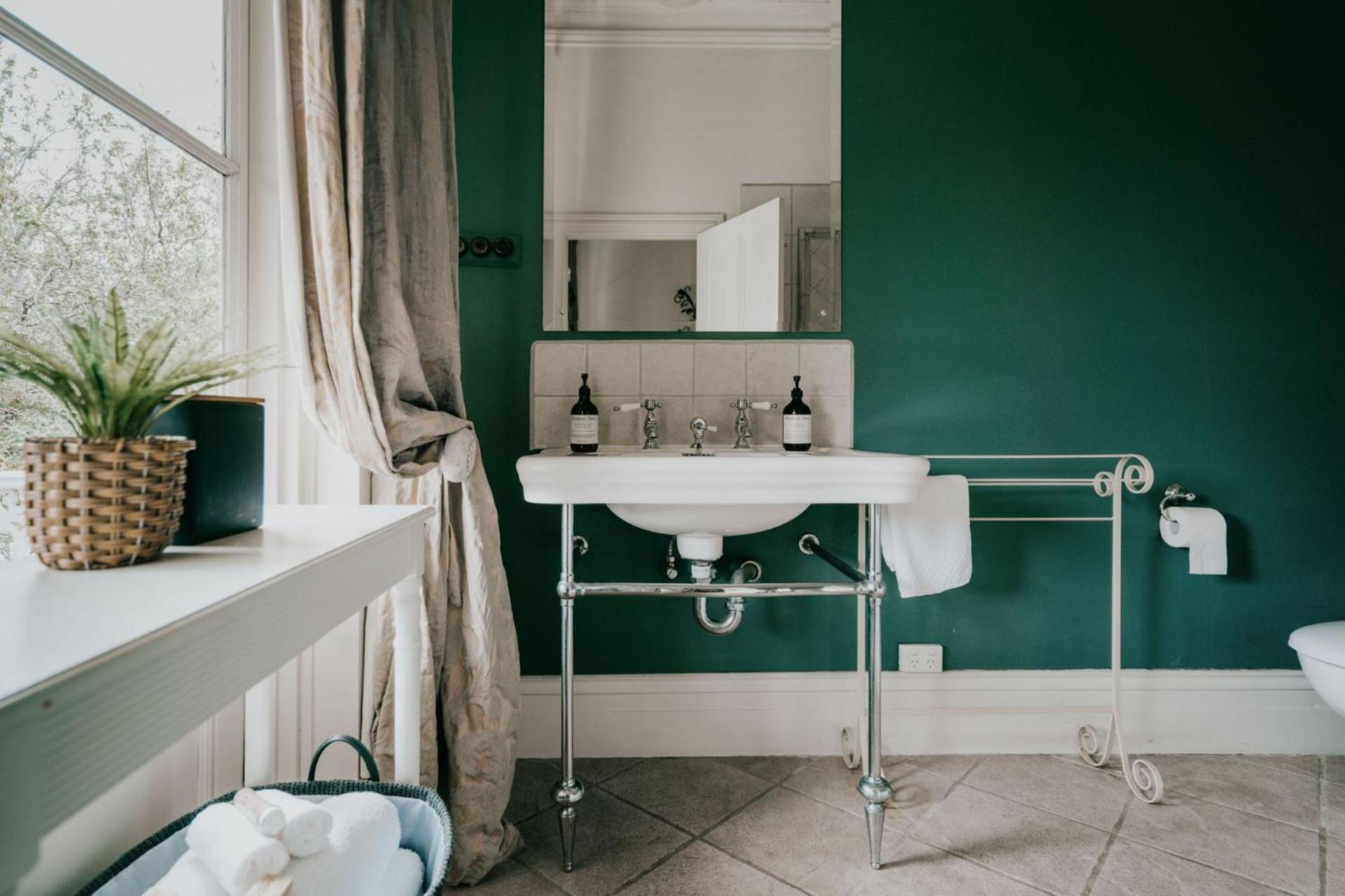 Lake Daylesford Country House Holiday home