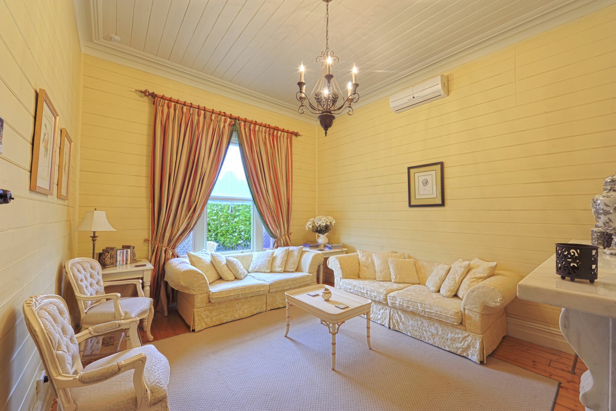 Lake Daylesford Country House Holiday home